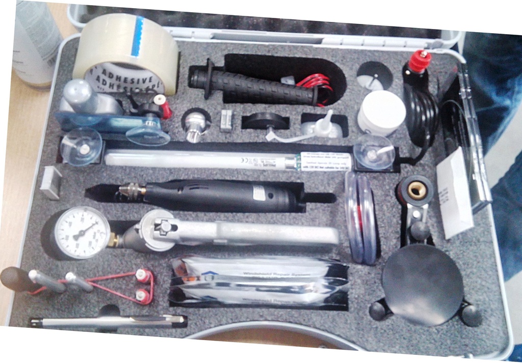 Roger's Profi Scheibenreperaturkoffer (48HP)